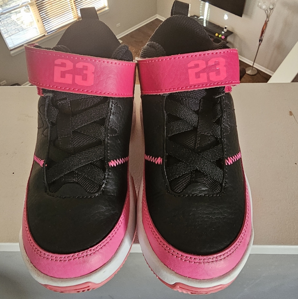 Girls PINK/BLACK Max Aura Jordans